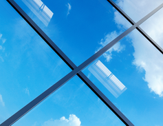 Dr. Ermer Referenzen Platzhalter Fenster Blauer Himmel Wolken