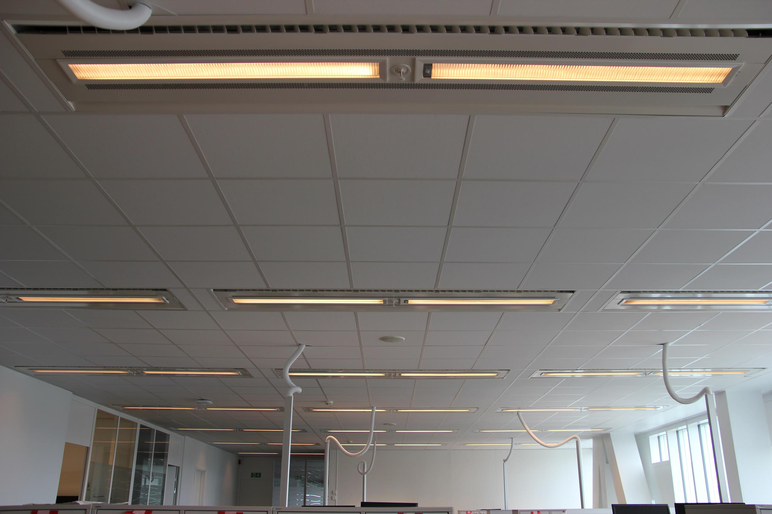 Unik i
verdenssammenheng: TROX Auranor og arbeidsfellesskapet Haaland Klima/Randem
& Hübert utviklet en spesialkonstruert kombibaffel til Statoil Fornebu.
Løsningen er totalt norskprodusert.